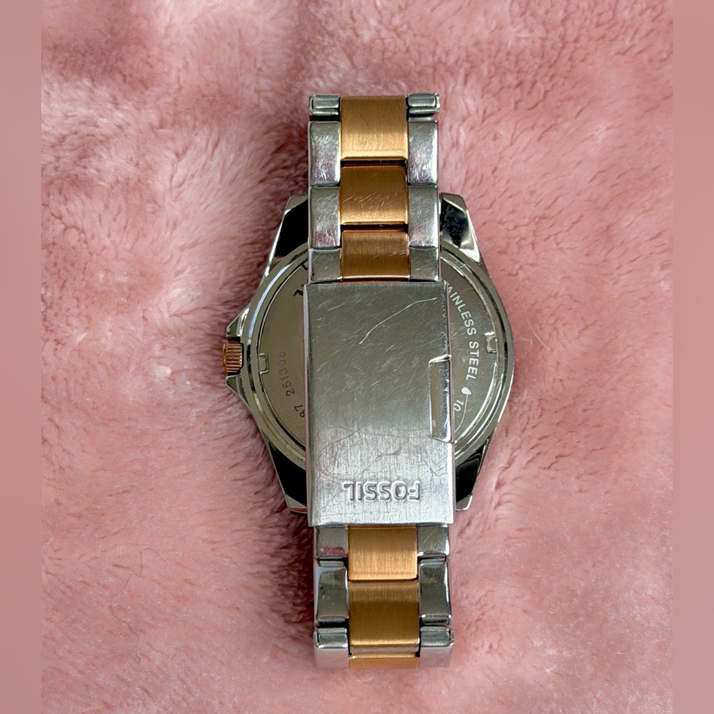FOSSIL - Riley Women’s Watch in Rose Gold & Silver - Picture 4 of 6